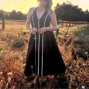 BY ANTHROPOLOGIE HALTER V-NECK FIT & FLARE MIDI DRESS striped black and white